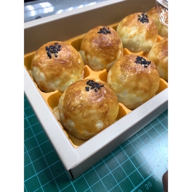 陳耀訓 麵包埠 YOSHI BAKERY 紅土蛋黃酥8/14現貨 蝦皮購物