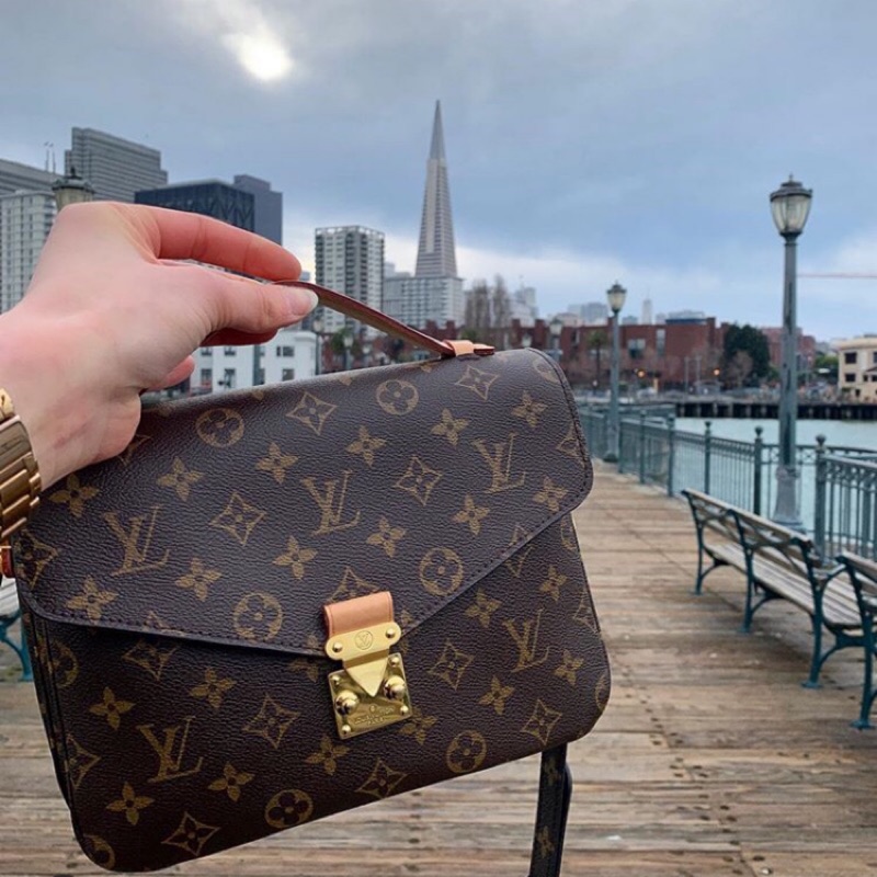 Lv pochette best sale metis bag