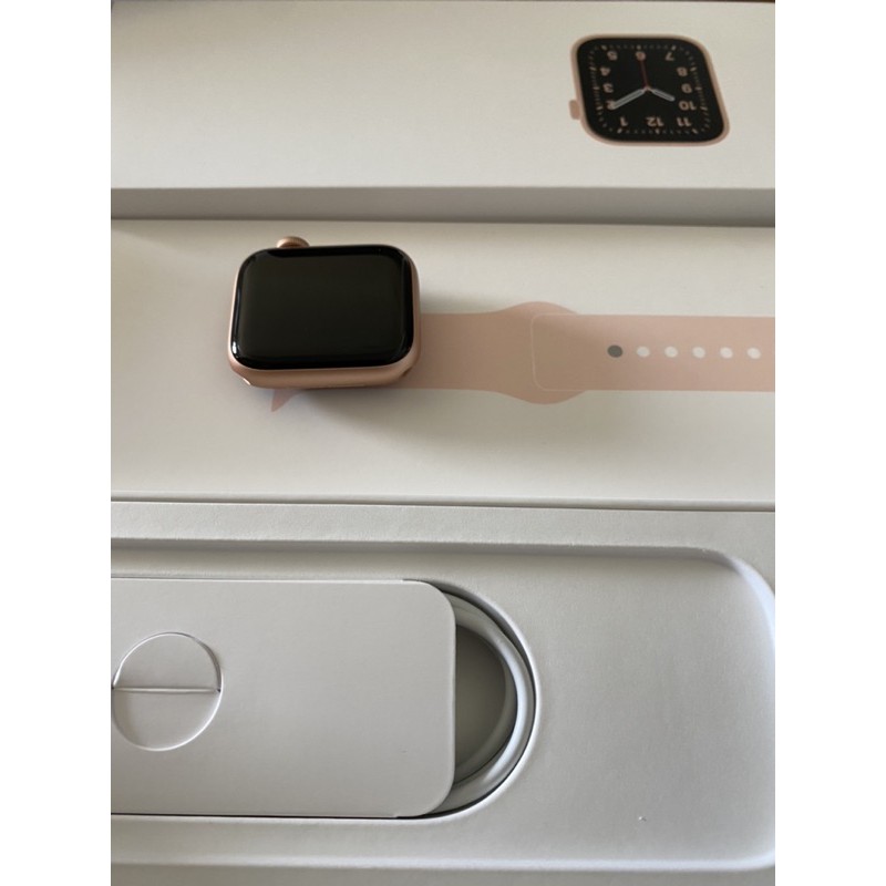 超新Apple Watch se 玫瑰金40mm 保固內二手拆封新品手錶蘋果| 蝦皮購物