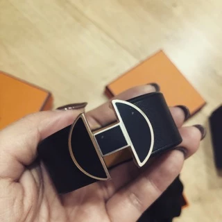 おトク情報がいっぱい！ バングル 2002 レザー HERMES エルメス C 黒 レディース T2 ブレスレット、バングル