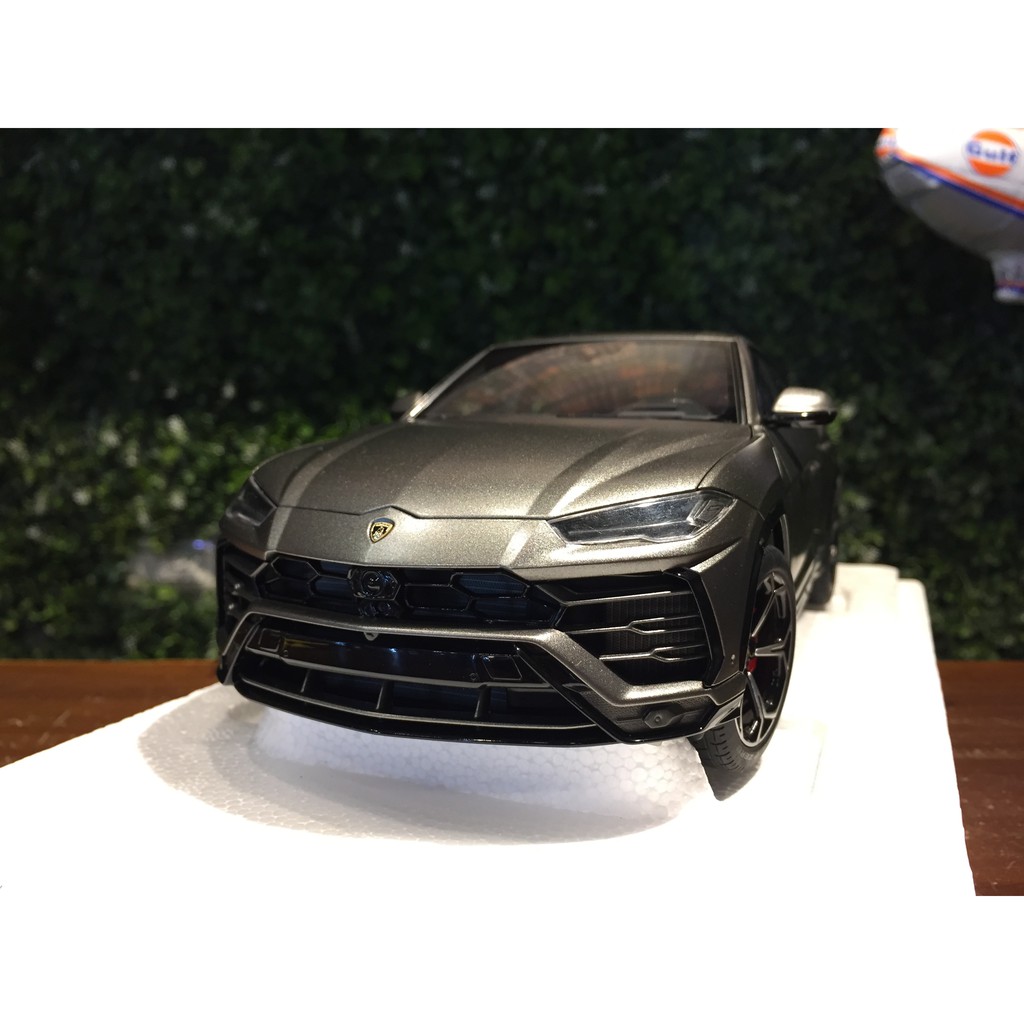 79164 Lamborghini Urus (Grigio Titans) 1:18