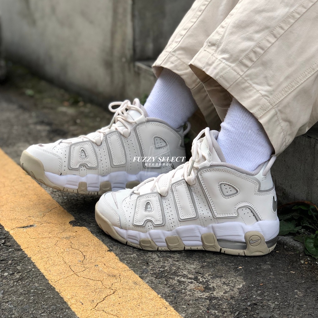 逢甲FUZZY】Nike Air More Uptempo 大AIR 奶油白米灰DM1023-001 逢甲FUZZY】Nike Air More Uptempo 大AIR 奶油白米灰DM1023-001