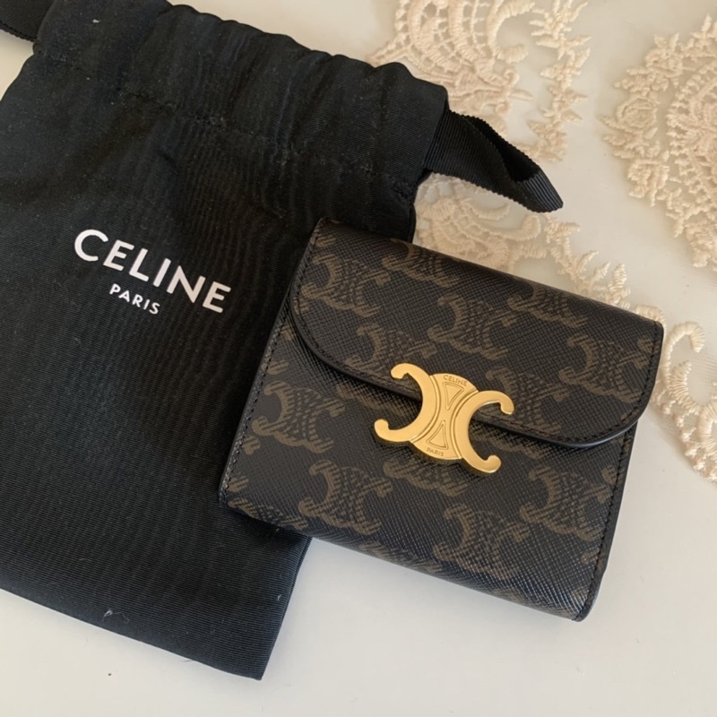 （售出）現貨 ｜ Celine Small Triomphe Wallet 凱旋門金釦 老花短夾 全新 轉賣 可議價 | 蝦皮購物