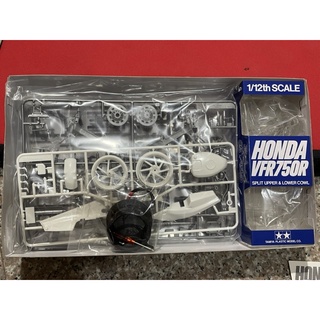 Maquette Honda VFR750R - échelle 1/12 - TAMIYA 14057 Maquette Honda VFR750R - échelle 1/12 - TAMIYA 14057
