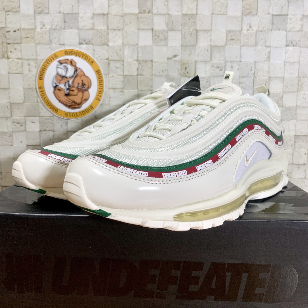 Nike hotsell undefeated gucci