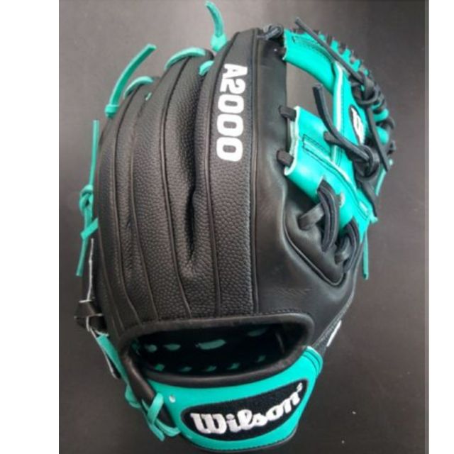 Wilson Robinson Cano A2000 SuperSkin Series: A20RB16RC22GM 