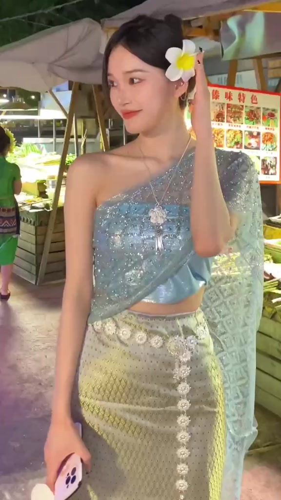 【2色】【泰國小眾品牌】Rosalin Maxi Dress 絲絨刺繡長連身裙