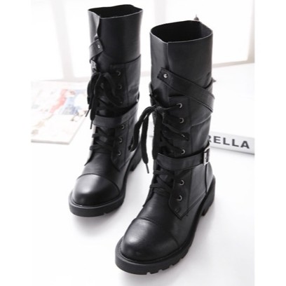 實拍、中性帥氣馬丁靴、中筒靴、黑色必備個性交叉釦環設計顯瘦綁帶中筒軍靴、機車馬丁靴軍靴