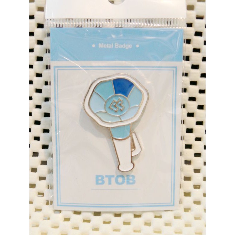 追星趣 ★ BTOB LOGO金屬徽章 | 蝦皮購物