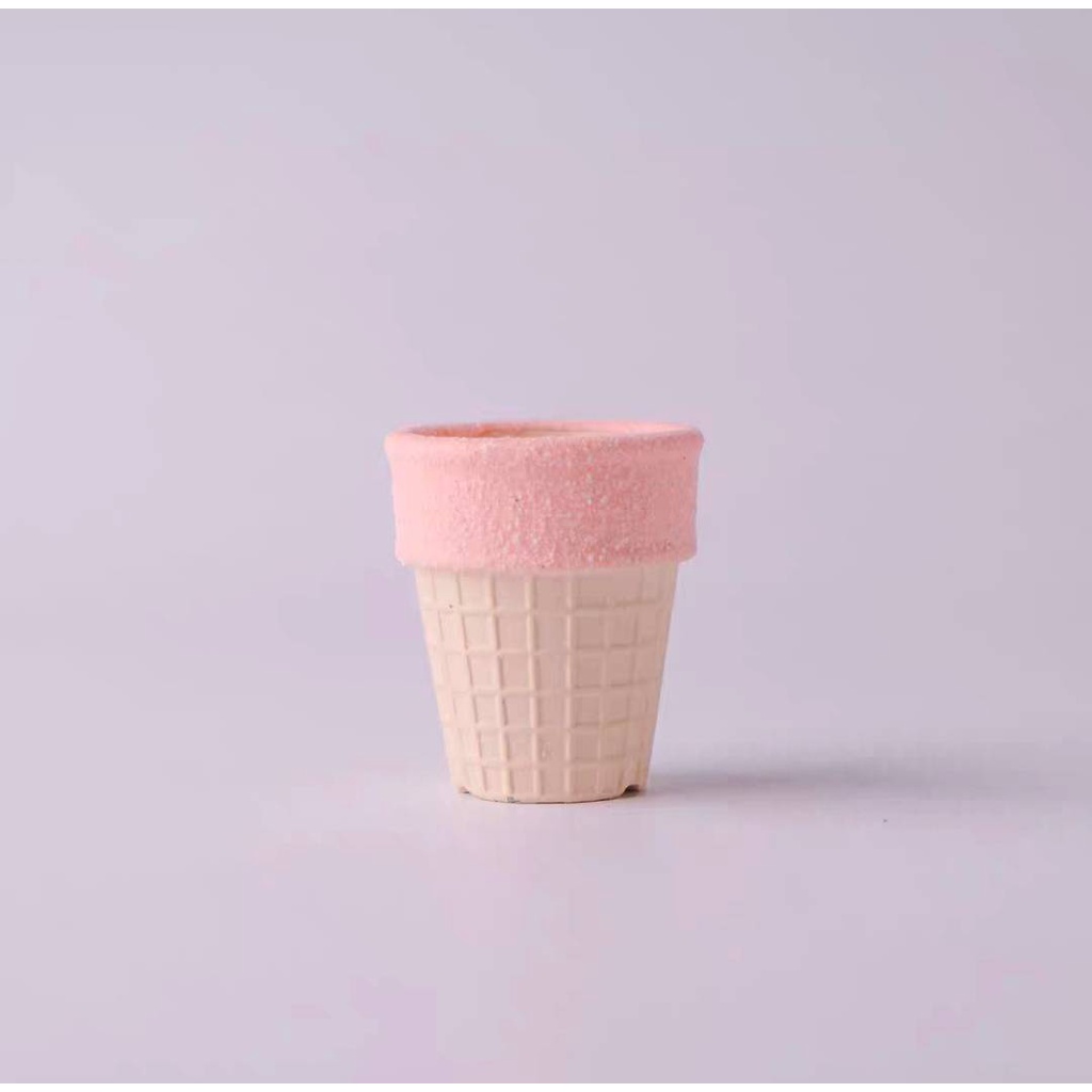 甜筒冰淇淋图片大全-甜筒冰淇淋高清图片下载-觅知网