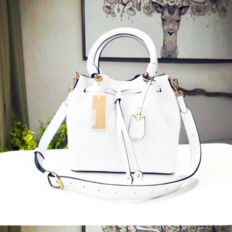 Michael kors blakely hot sale bucket bag