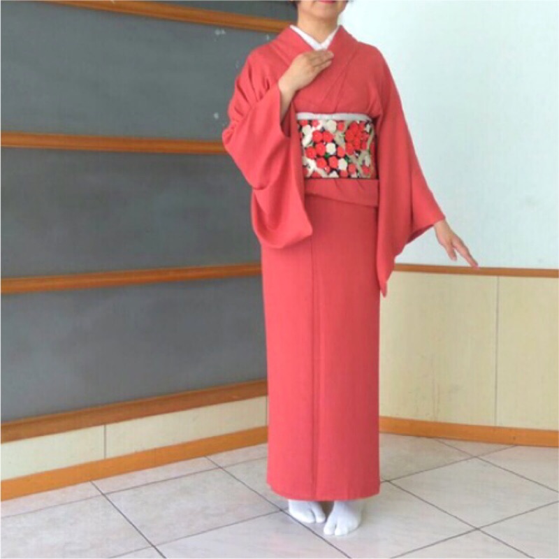 日本和服 — 正絹色無地 高級品 衍長加長 緋色