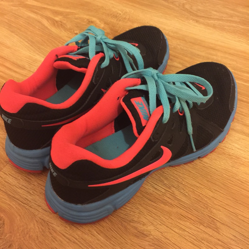 Adidas nike revolution 2 hotsell