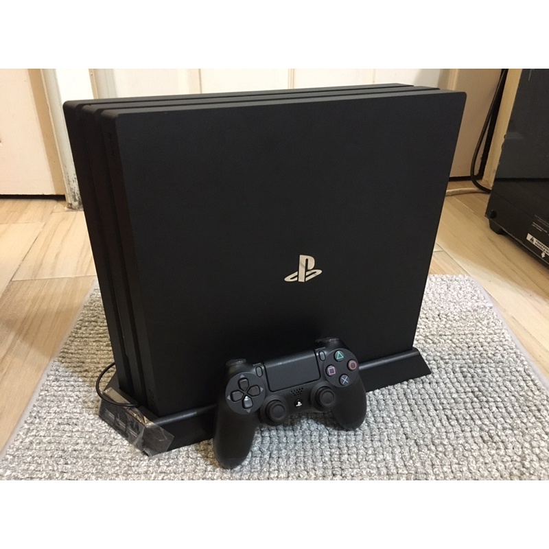 預定中》Ps4 pro 1TB主機7117B 9.99成新近全新品（含二代原廠手把