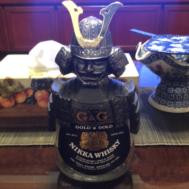 Gold Nikka Whisky 威士忌空瓶武士盔甲鐵甲擺飾裝飾酒瓶收藏| 蝦皮購物