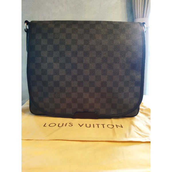 SOLD* - # 4274-02. Authentic Louis Vuitton Damier Graphite Print