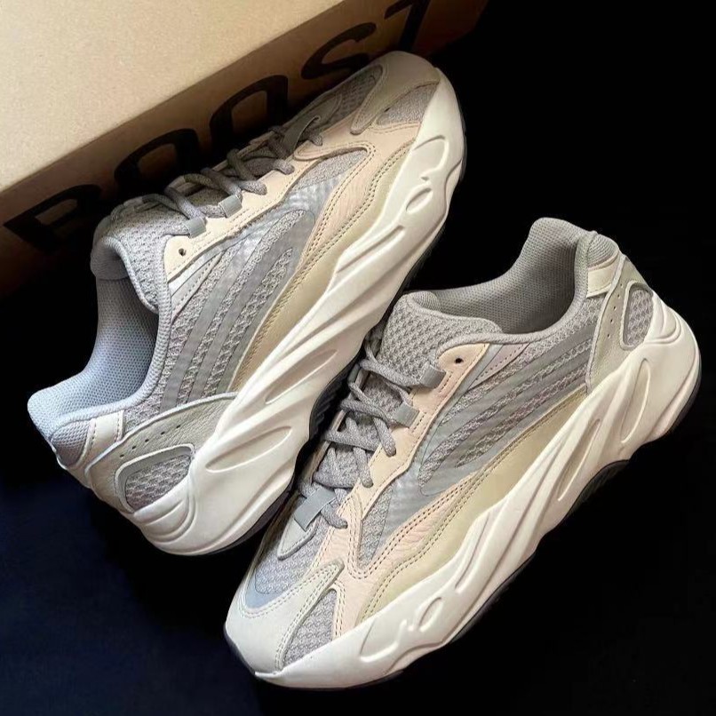 Focus Store】 Adidas Yeezy Boost 700 V2 Cream 灰白奶油GY7924