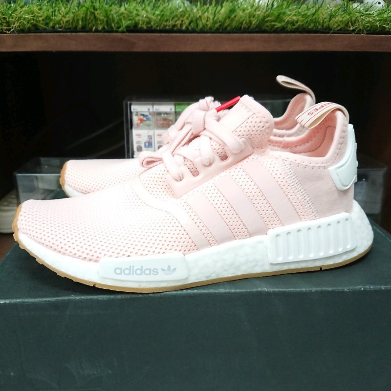 Adidas nmd hotsell white talc pink