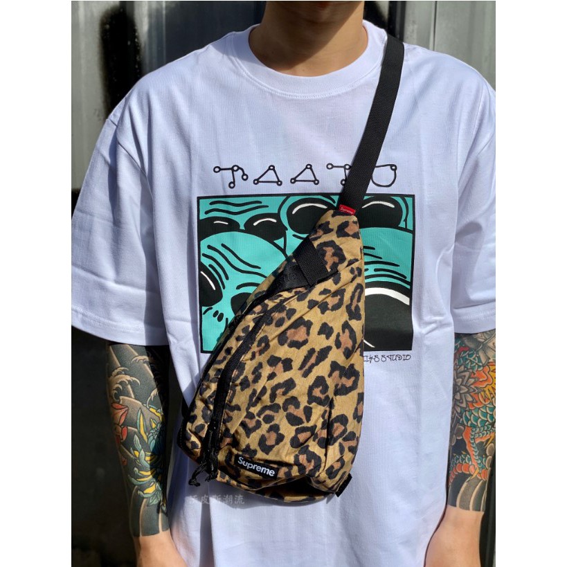 現貨]沃皮斯Supreme 20FW Sling Bag 49th 豹紋馬鞍包側背包SUP120