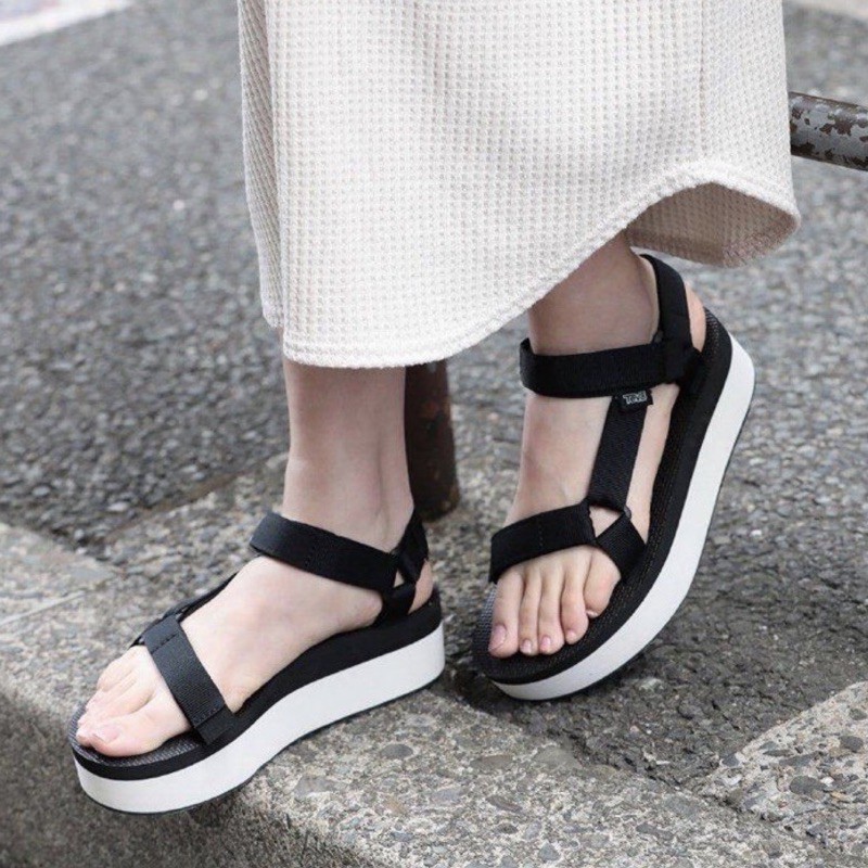 Teva black sale flatform universal sandals