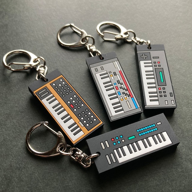 日本直送 免運 電子琴式橡膠鑰匙扣 4 件套 Rubber synthesizer keychain set | 蝦皮購物