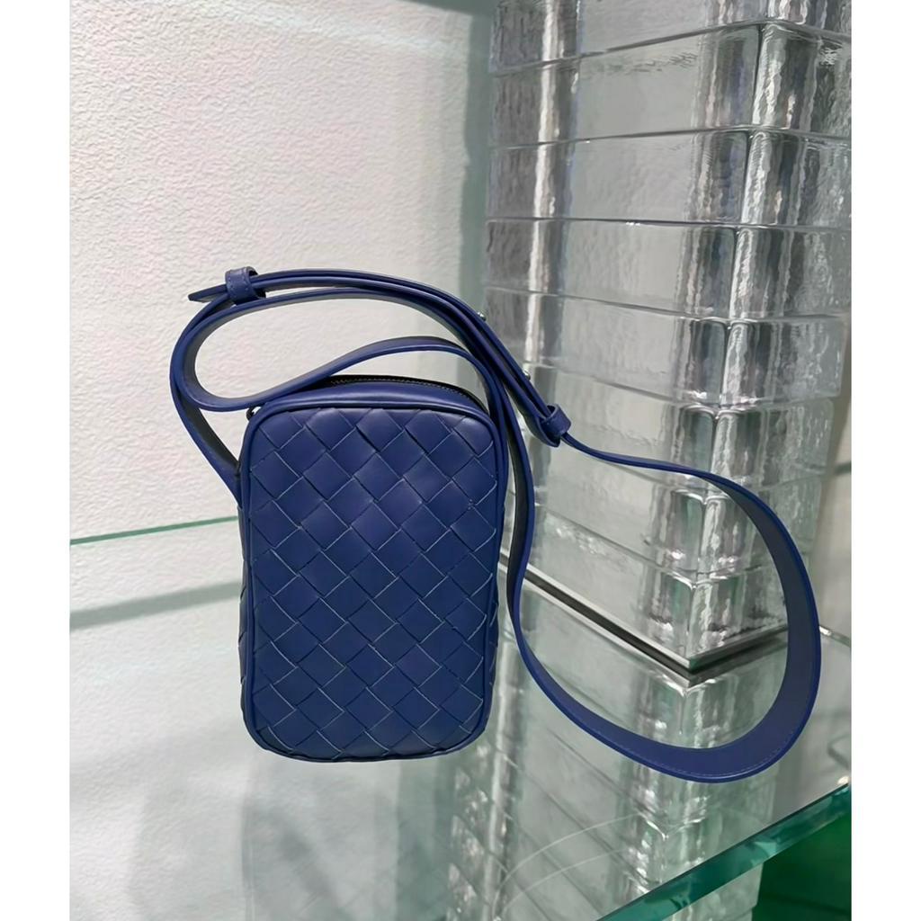 Bottega Veneta 729296 Intrecciato 拉鍊手機袋 海藍 | 蝦皮購物