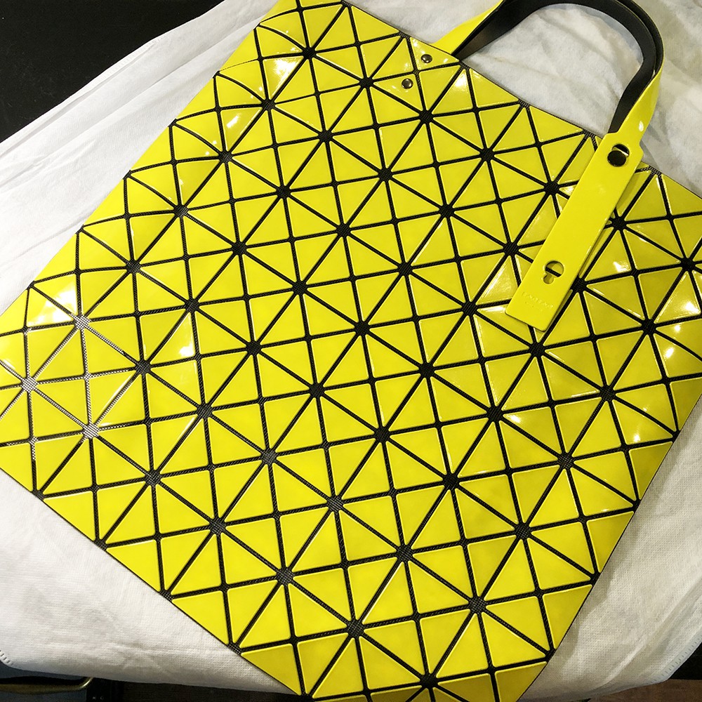 日本專櫃真品庫存福利品出清！ BAO BAO ISSEY MIYAKE 三宅一生．8*8