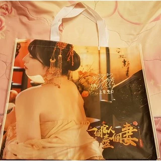 トレバ限定　上原亜衣　Tシャツ　メッセージカード付き　非売品 トレバ限定 上原亜衣 セクシー黒猫 Tシャツ メッセージカード
