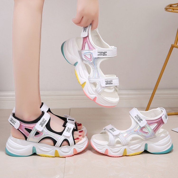 女生運動涼鞋如何選擇呢? 彩虹底運動涼鞋說明