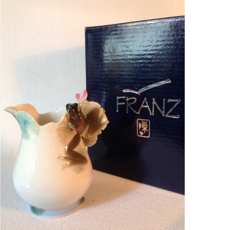 ［哇！東西］法藍瓷 Franz 荷塘仲夏夜 青蛙 奶精罐 下午茶具 小花瓶 擺飾 藝術工藝品 禮品 フランツ 法蘭瓷