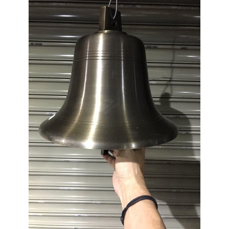 銅鐘。古銅色12吋大銅鐘，直徑30公分十高25公分＝重7.8公斤/10000元