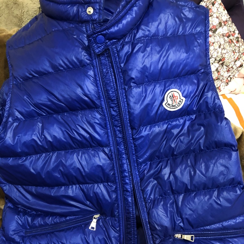 Moncler 九成新，寶藍色14a | 蝦皮購物