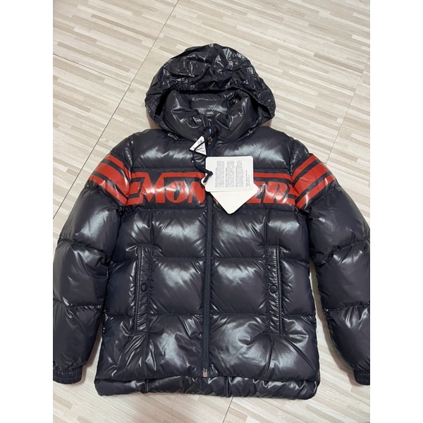 全新Moncler Salse厚款羽絨連帽外套尺寸8A （kids size)降價優惠| 蝦皮購物