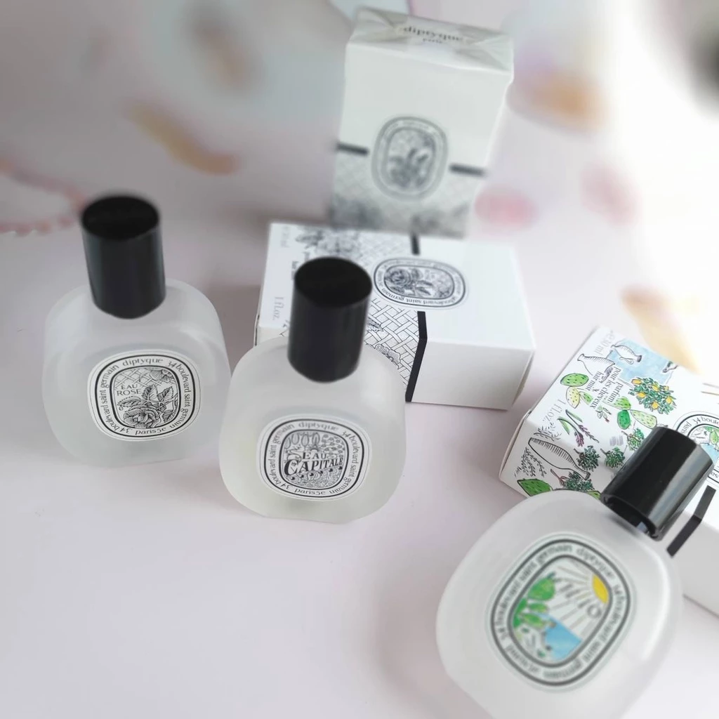 【隱形的精緻感】Diptyque 髮香噴霧全攻略：讓玫瑰與橙花在髮梢跳舞，舉手投足間散發高級皂香