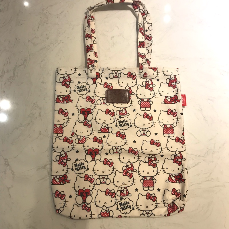 Hello kitty 大容量帆布包 托特包 購物包 書包 肩背包 滿版kitty每個表情動作都不同 無嘴貓 米色 | 蝦皮購物