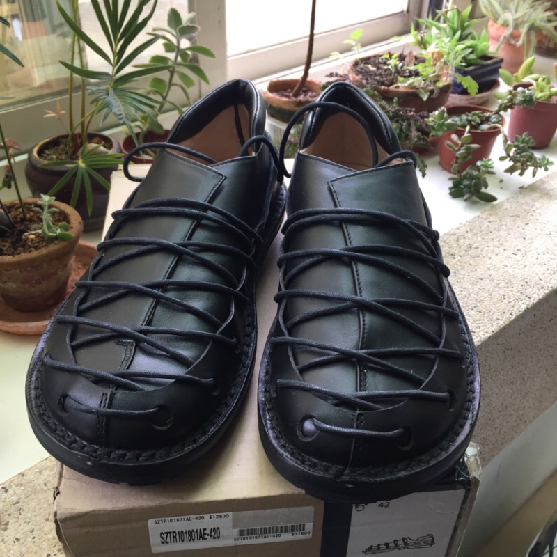 限qoq558117 下標，保證全新正品Trippen Sparta Black 42 | 蝦皮購物