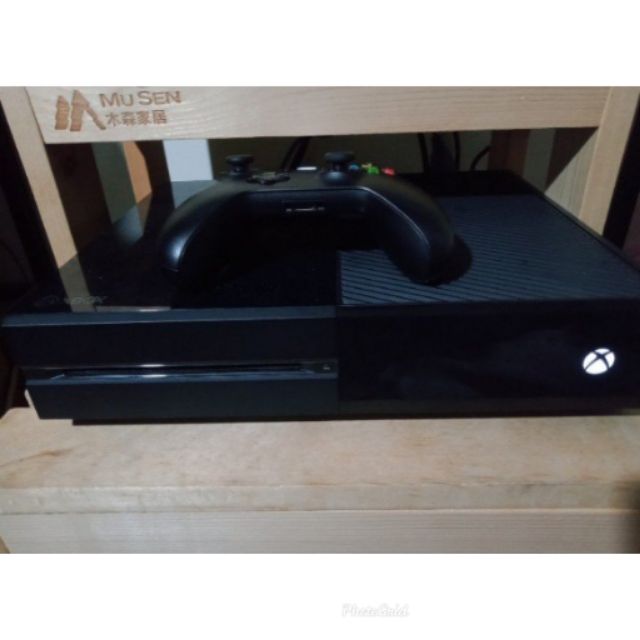 Xbox One 500G 主機外盒與本體