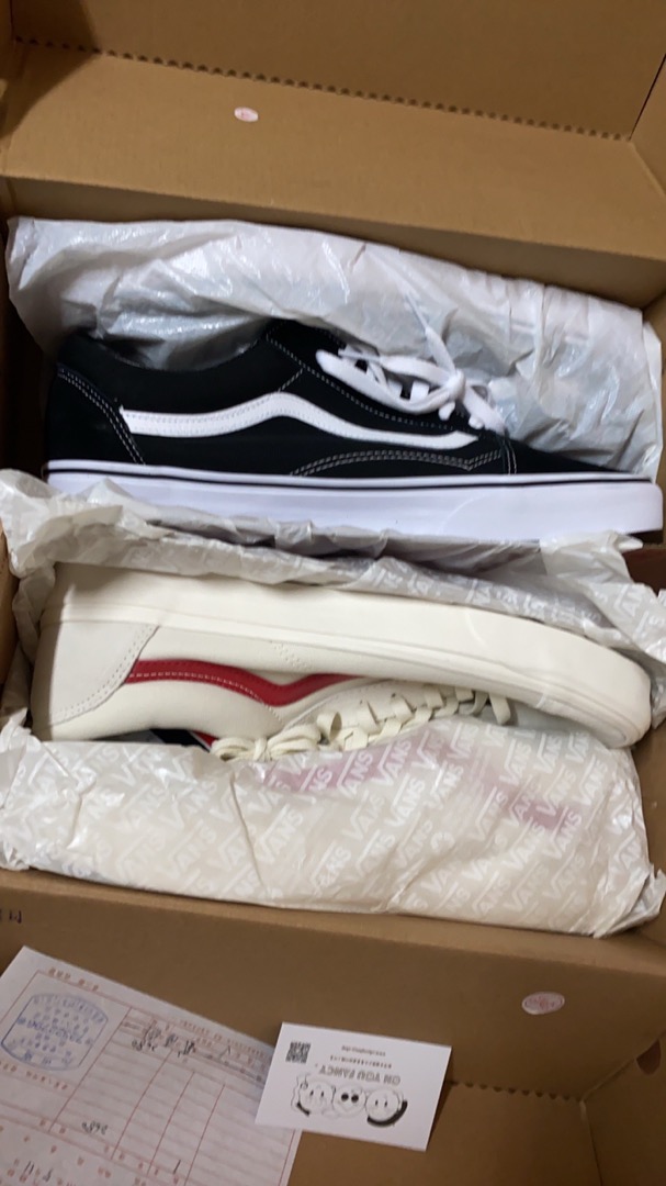 Brand New Vans Spirit Pom Beanine Black/ Marshmallow 海外 即決-