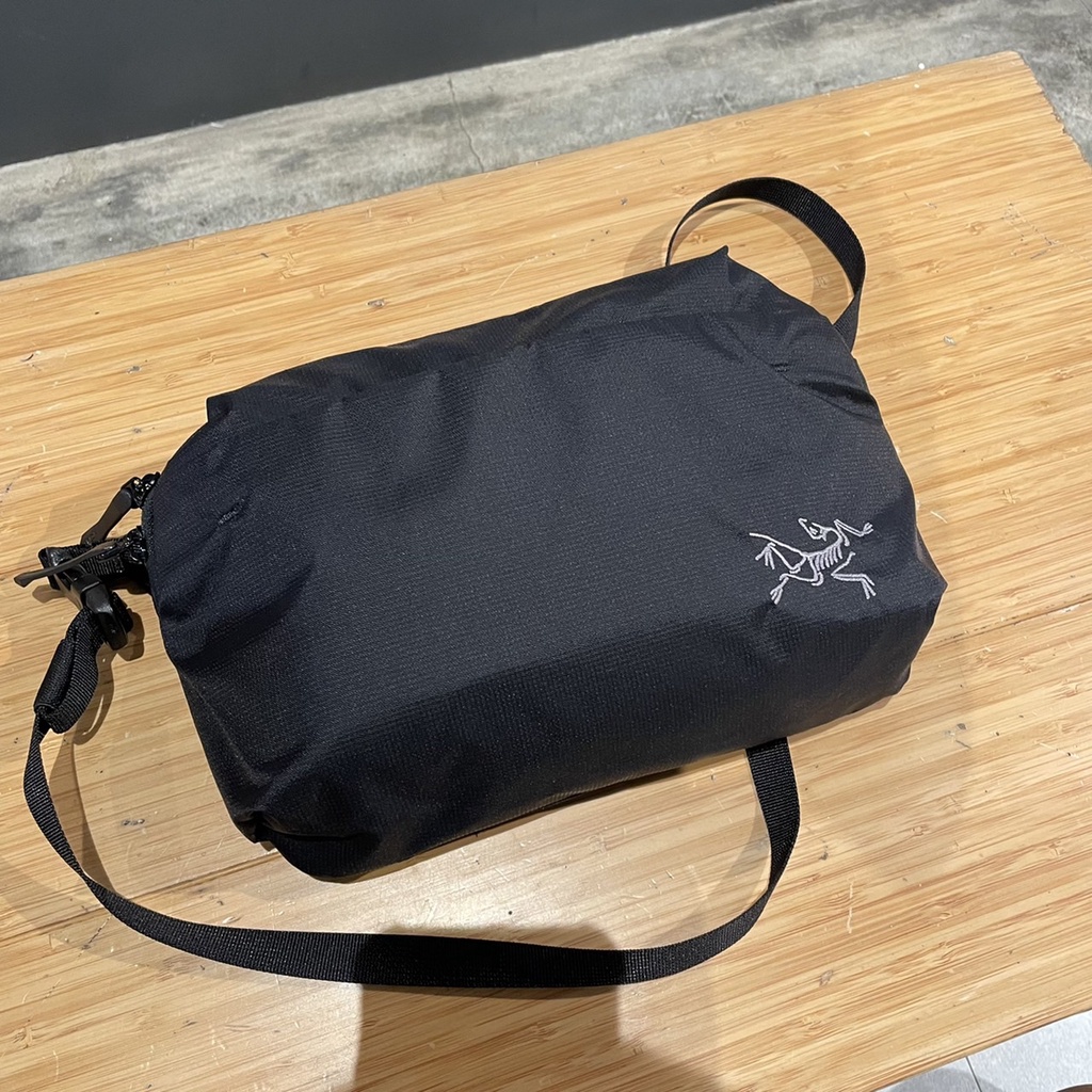 ARC'TERYX ／Heliad 6L Crossbody bag - バッグ