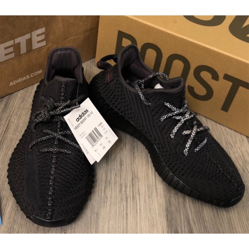 台灣公司貨》Adidas Yeezy Boost 350 V2 黑魂US7 | 蝦皮購物