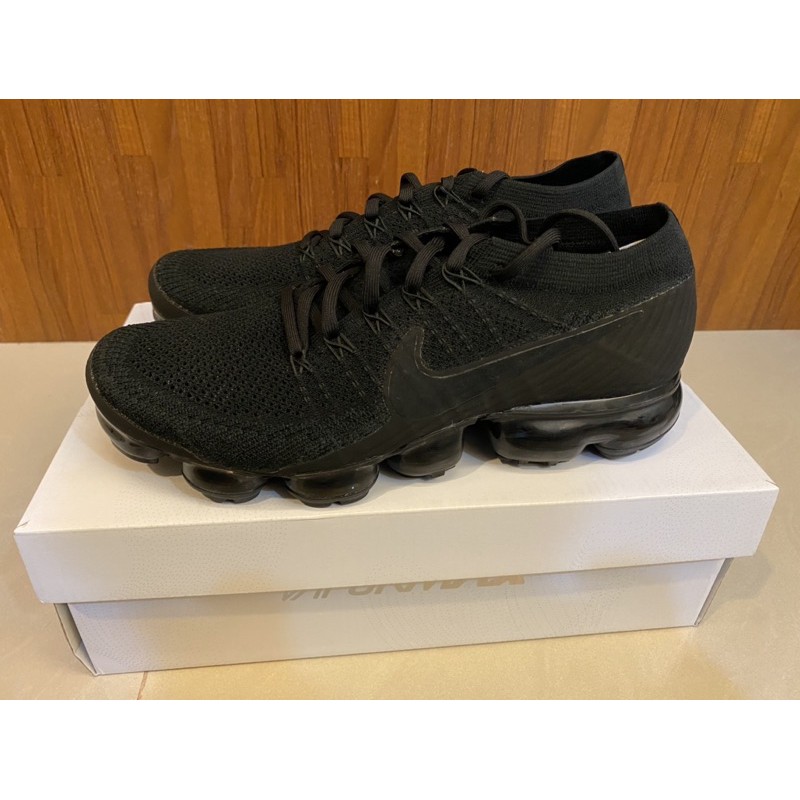 Triple hot sale noir vapormax