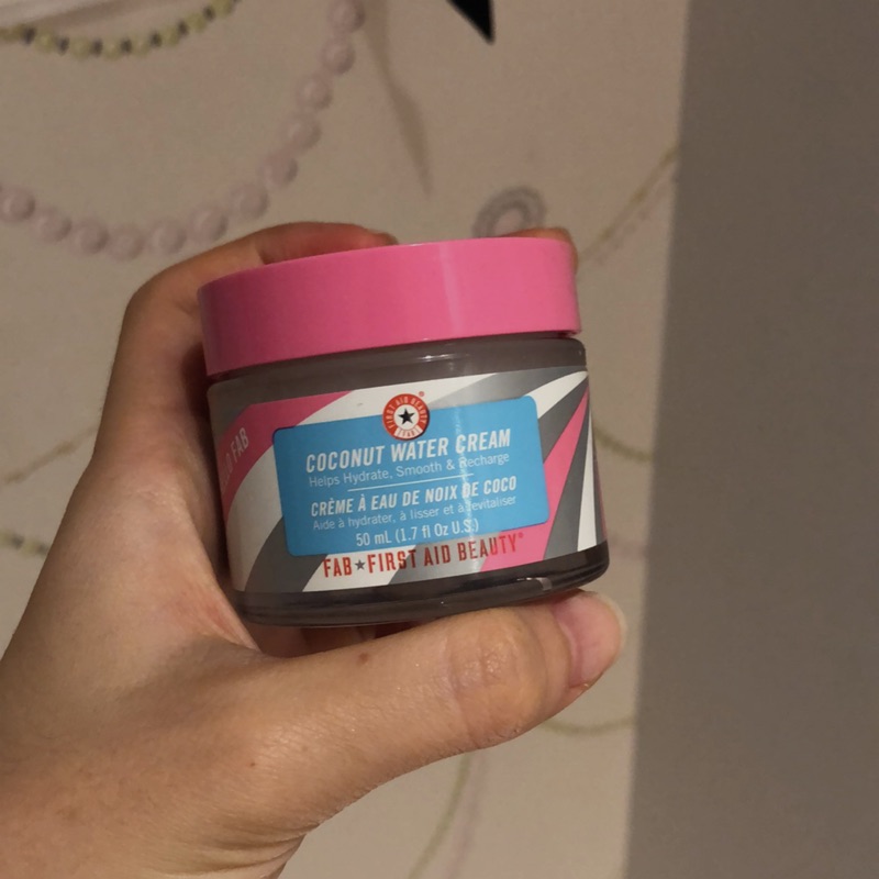 ☀️First Aid Beauty☀️ Hello Fab Coconut Water Cream 50ml 蝦皮購物