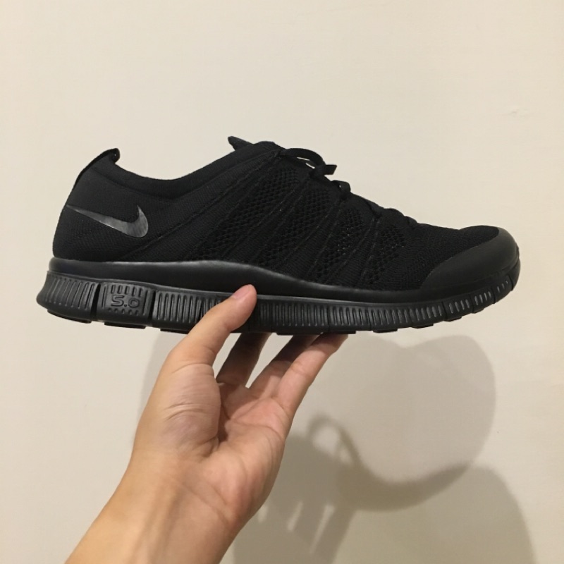 Free flyknit nsw triple black hotsell