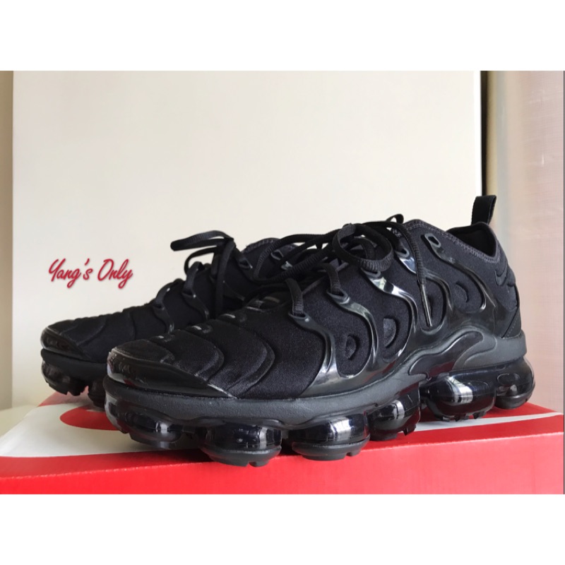 Womens vapormax plus triple on sale black