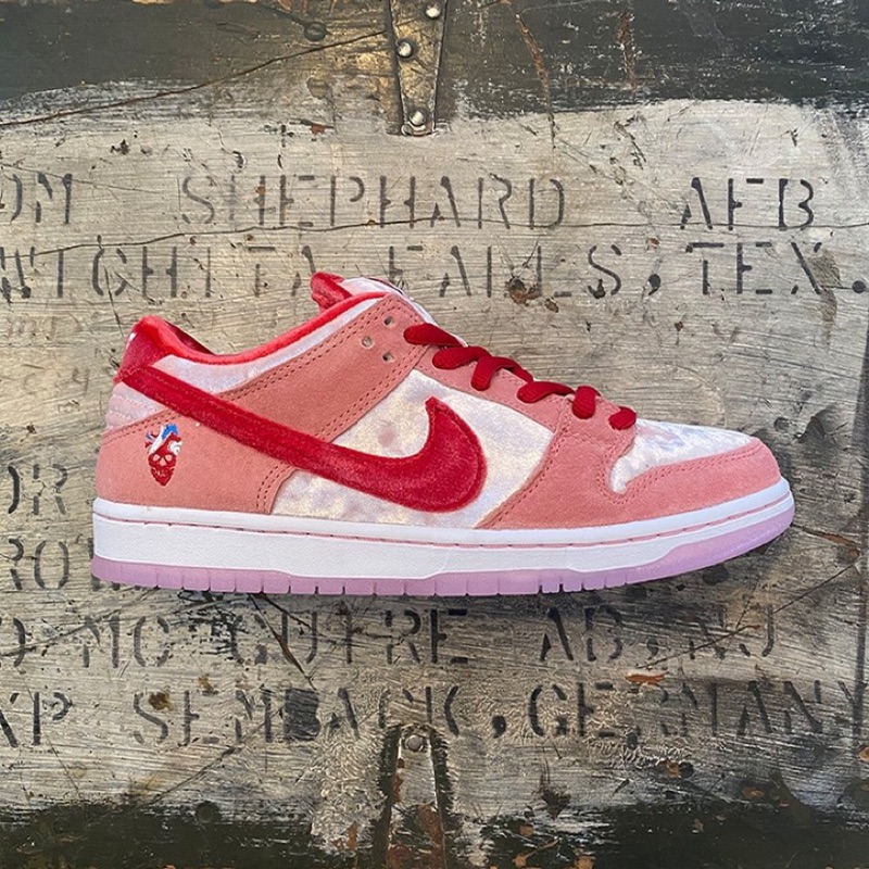 Strangelove X Nike SB Dunk Low 情人節