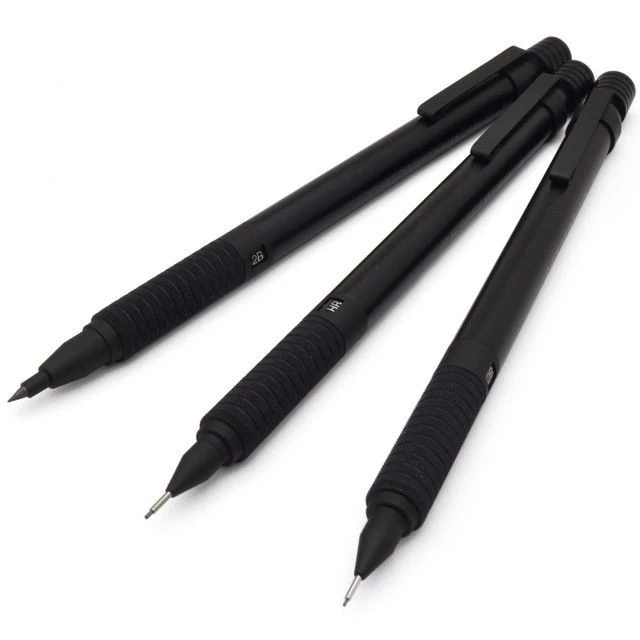 繪製精確的靈魂！STAEDTLER 施德樓 925 35：跨越時光的專業製圖長青樹，午夜藍下的金屬美學