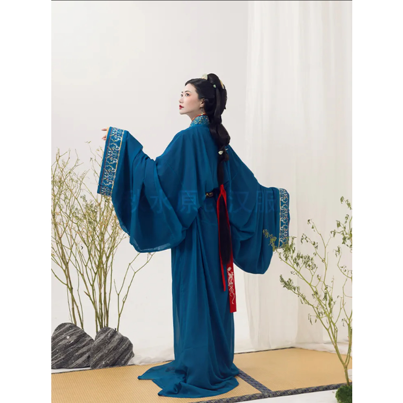 很溫柔恬靜的一款直裾 ~ 藍色 典型款 【芷蘭】馬山楚墓 復原款 拖尾和不拖尾 秦漢 戰國袍 收腰 古早直裾漢服女拖尾 | 蝦皮購物