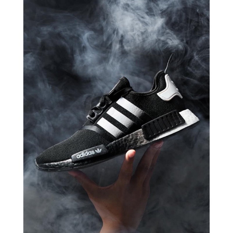 Adidas nmd r1 on sale nere