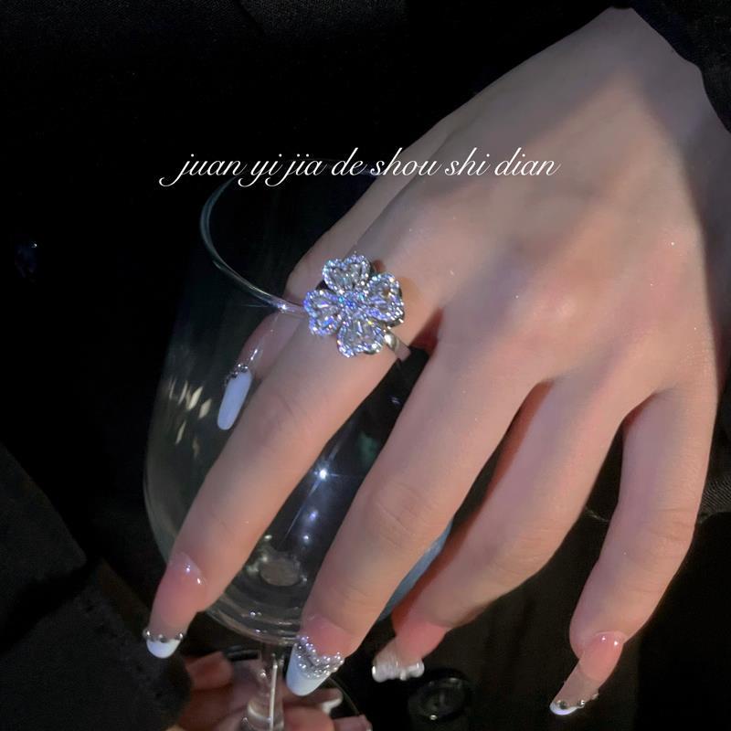 【精品】【高級時尚個性設計女戒指】四葉草幸運守護~輕奢高級滿鉆花朵開口時尚個性旋轉小眾設計戒指 | 蝦皮購物