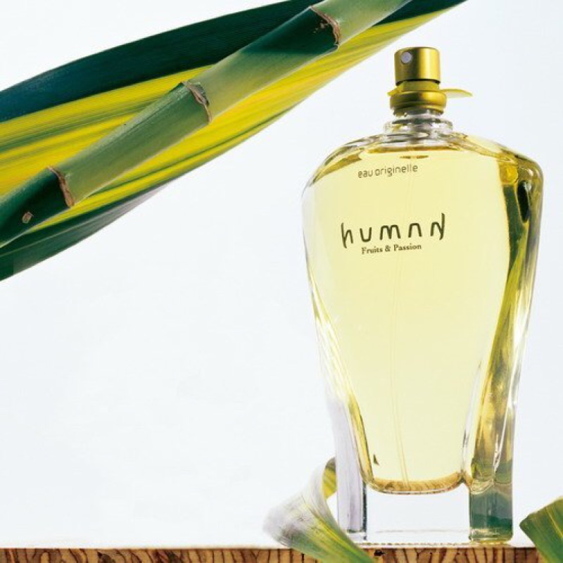 A bottle of Fruits and Passion natural fragrance, a small moment of calm before the match begins